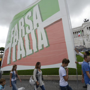 Farsa Italia via crucis