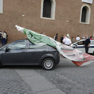 Farsa Italia via crucis