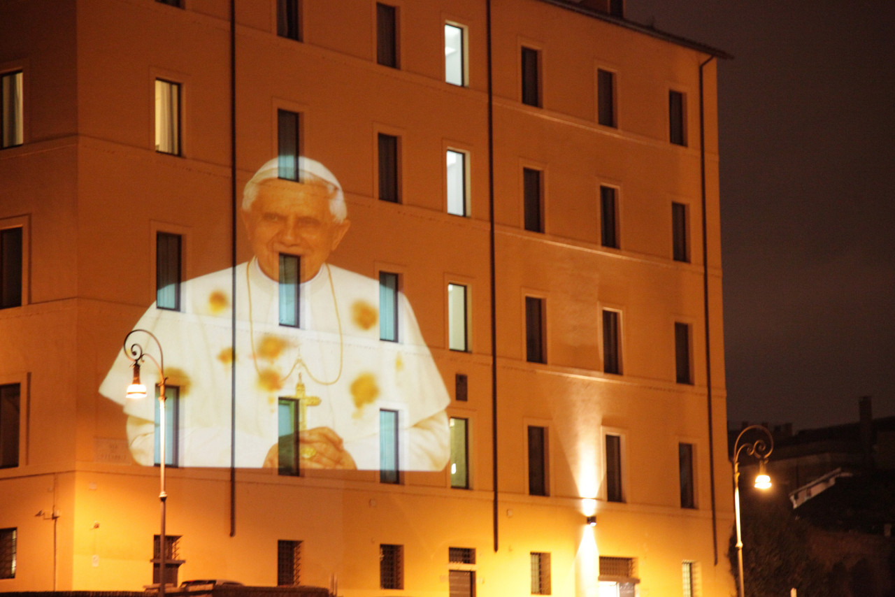 Il Papa macchiato