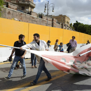 Farsa Italia Via Crucis