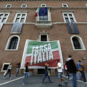 Farsa Italia Via Crucis