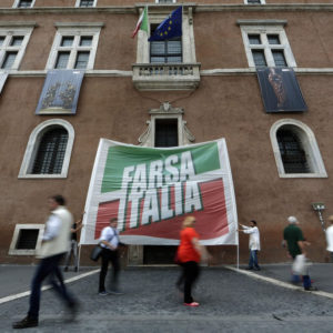 Farsa Italia Via Crucis